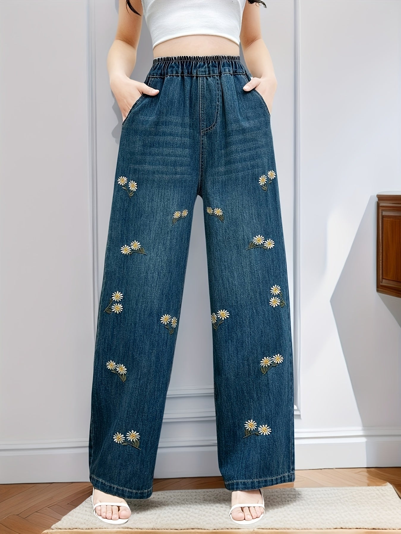 Many Daisy Embroidery Straight Jeans