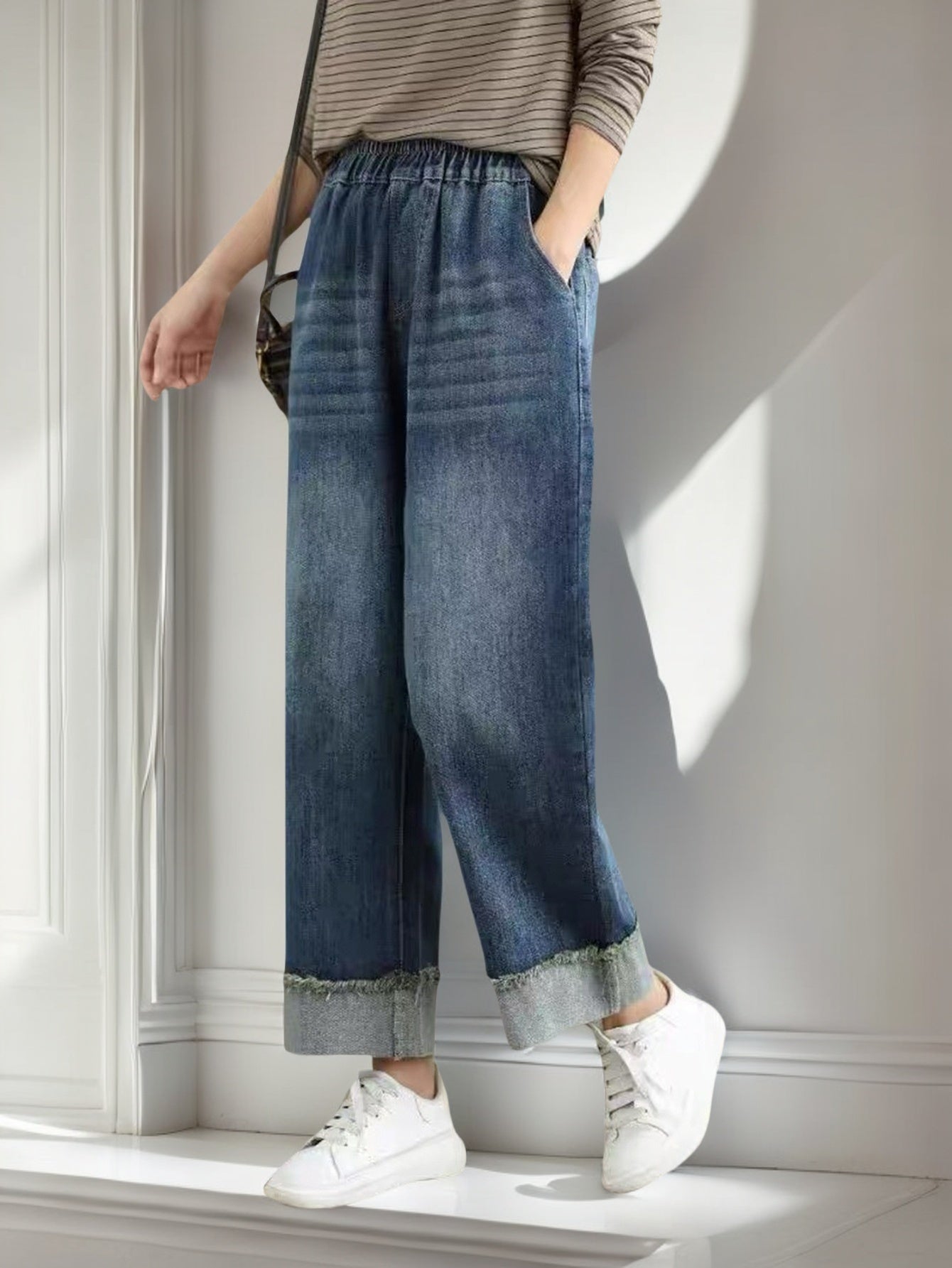 Curled Solid Color Jeans