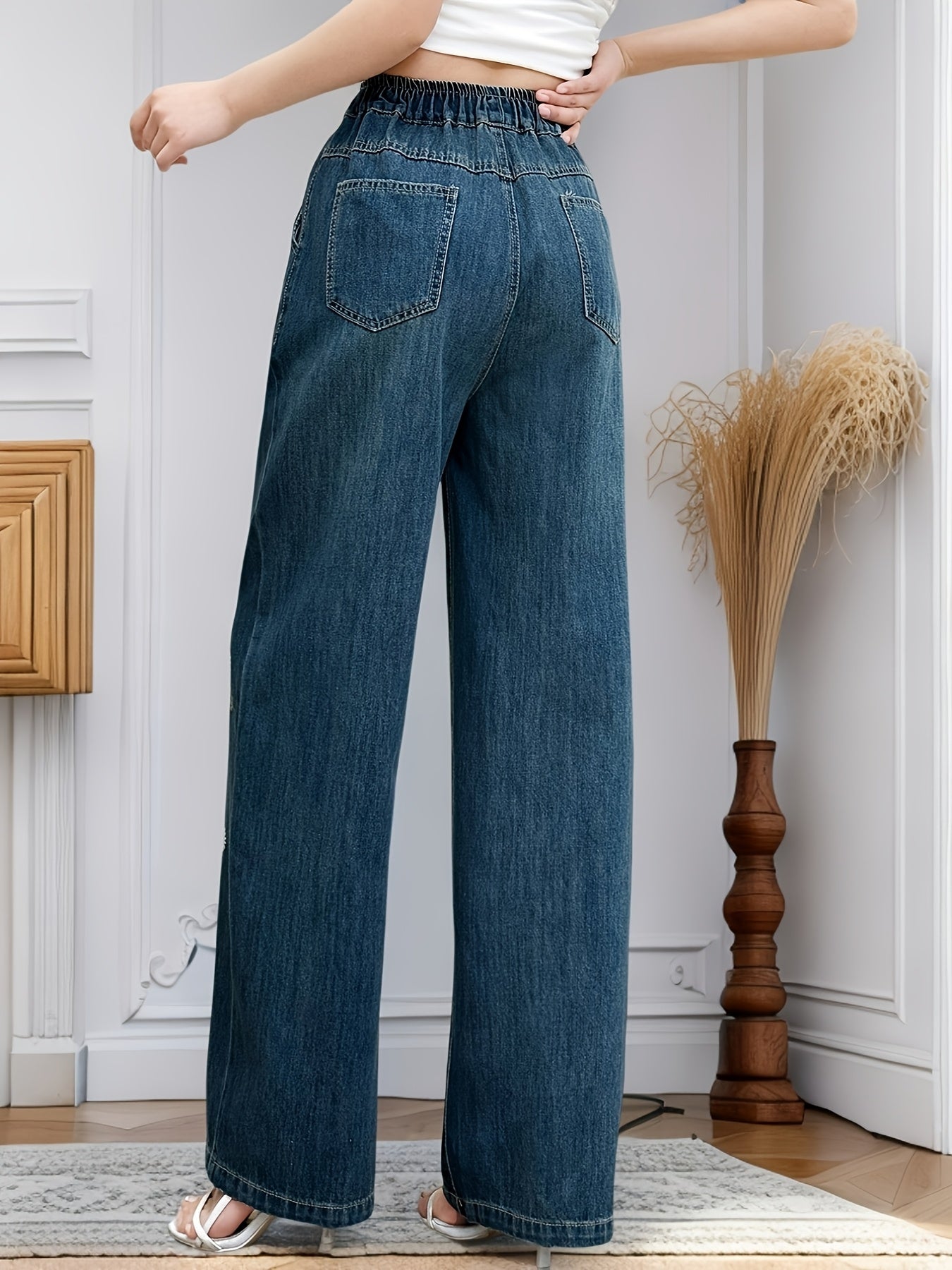 Many Daisy Embroidery Straight Jeans