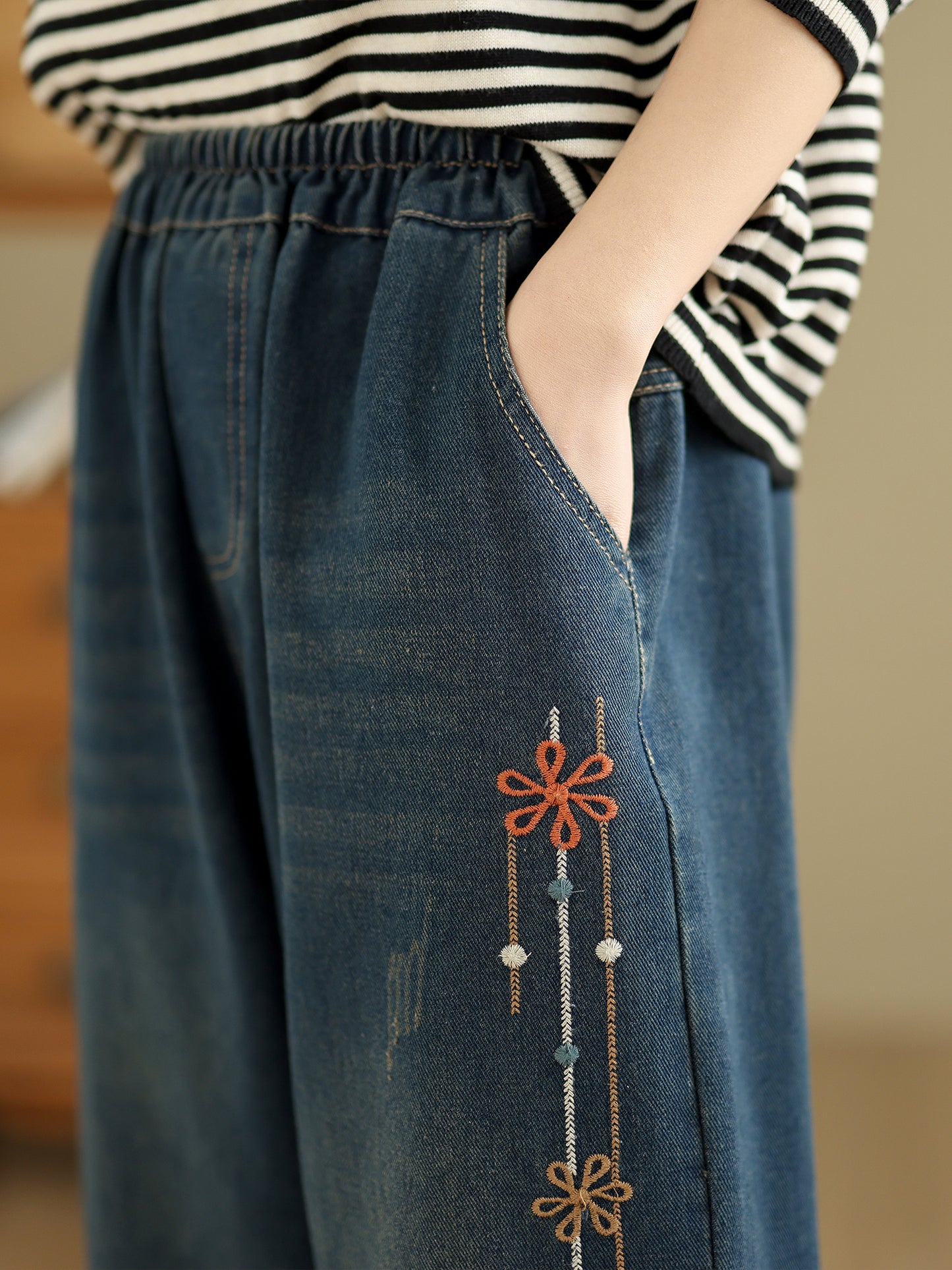 Harem pants with Side embroidery tassel