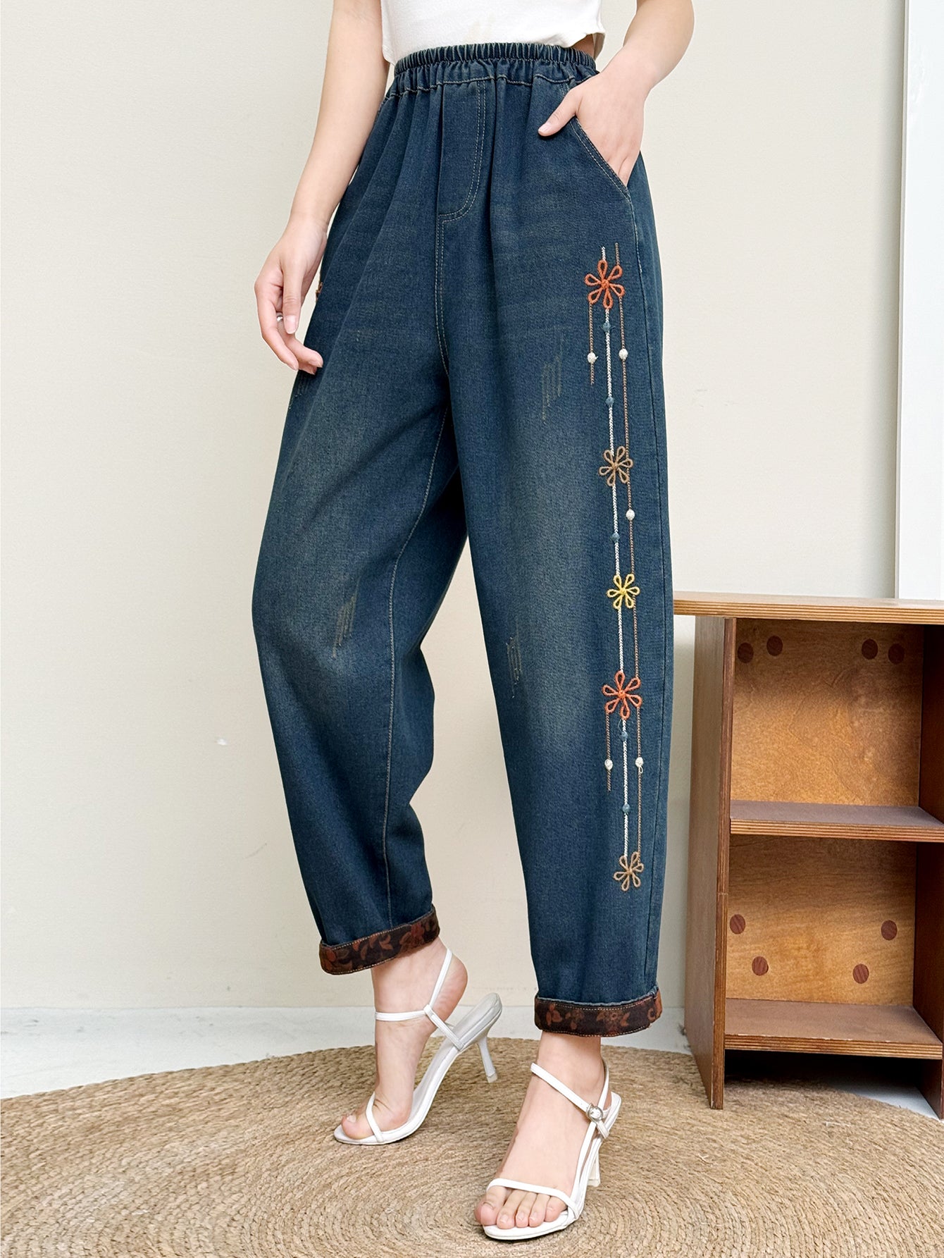 Harem pants with Side embroidery tassel