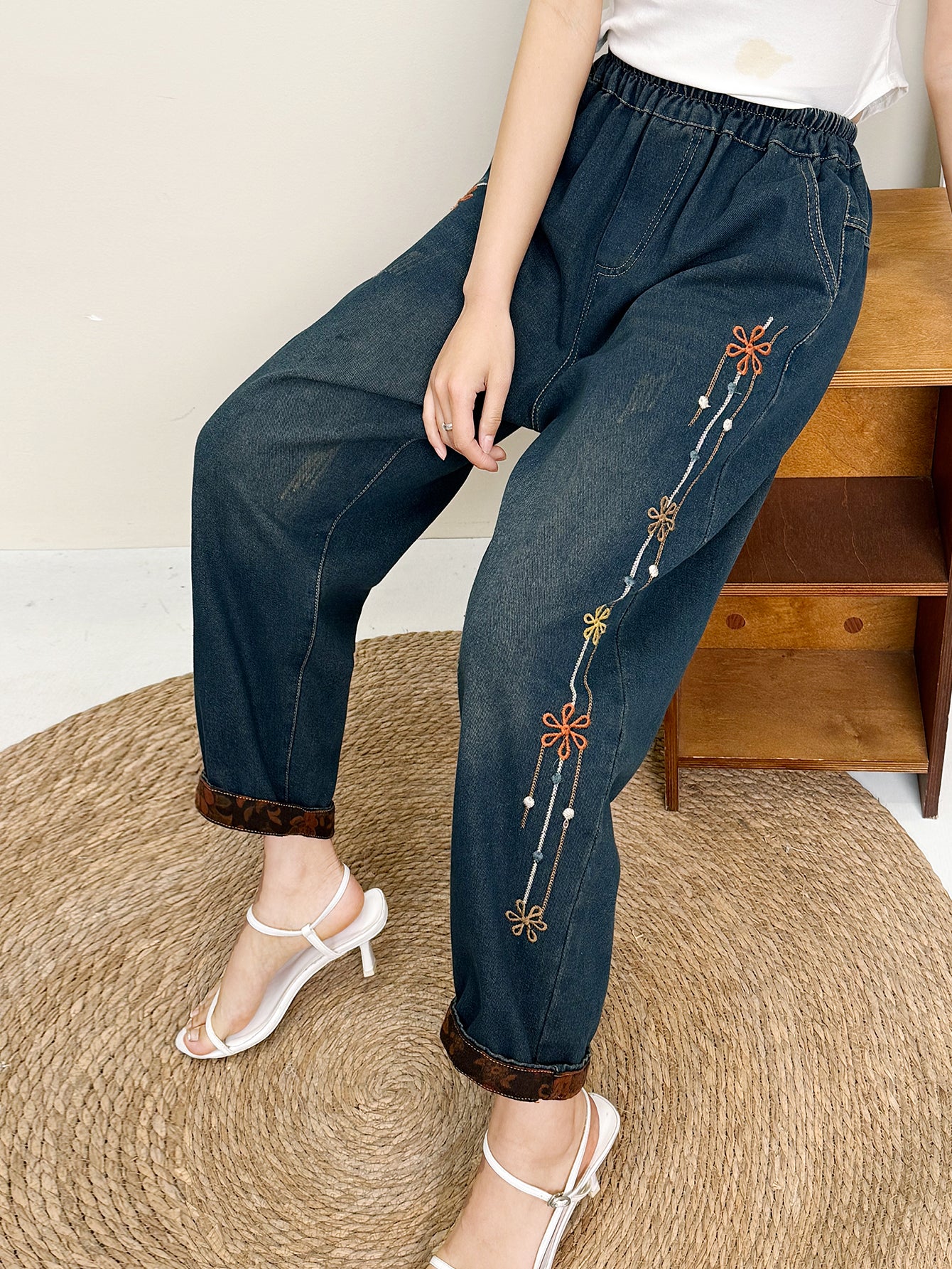 Harem pants with Side embroidery tassel