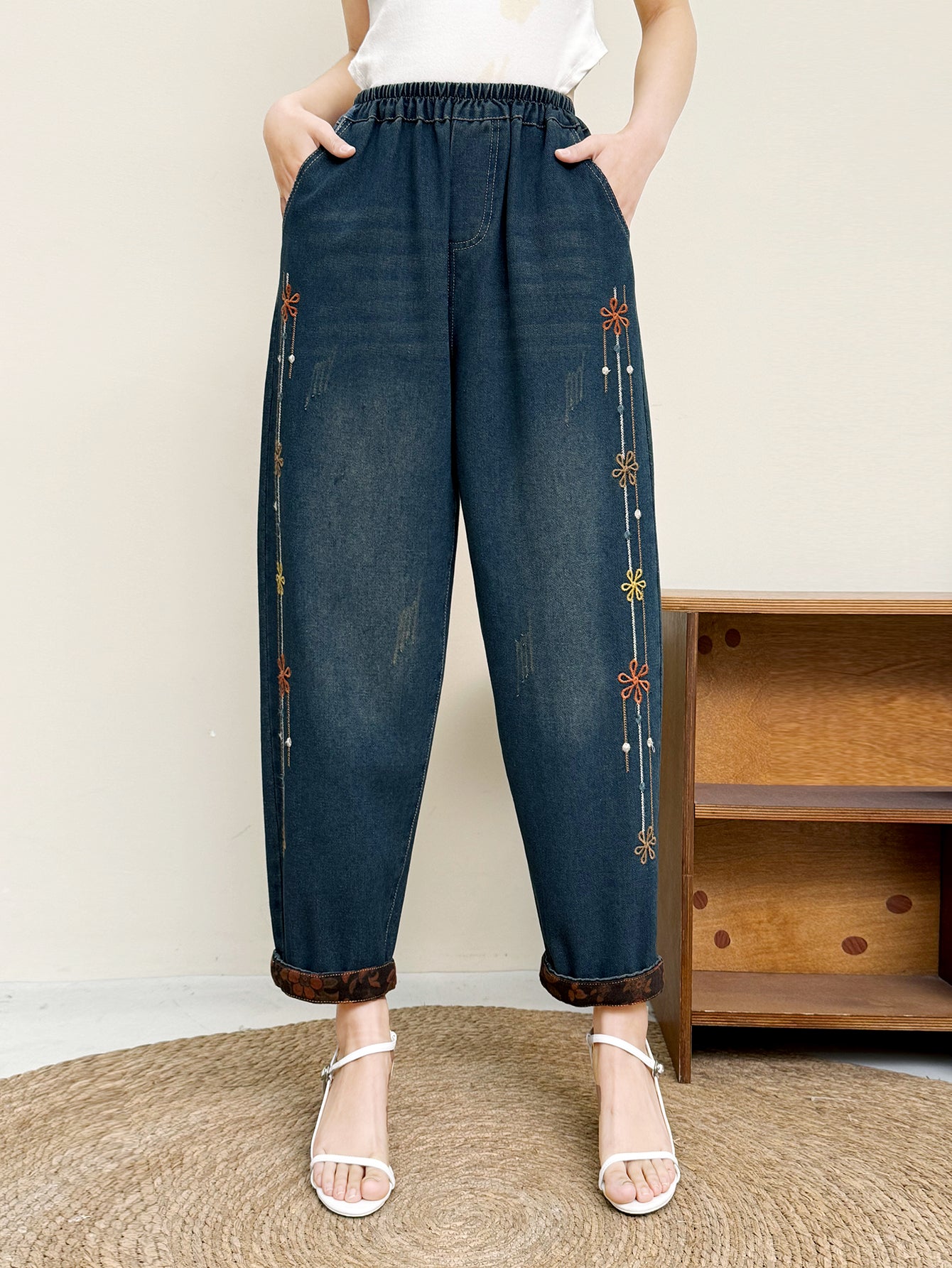 Harem pants with Side embroidery tassel