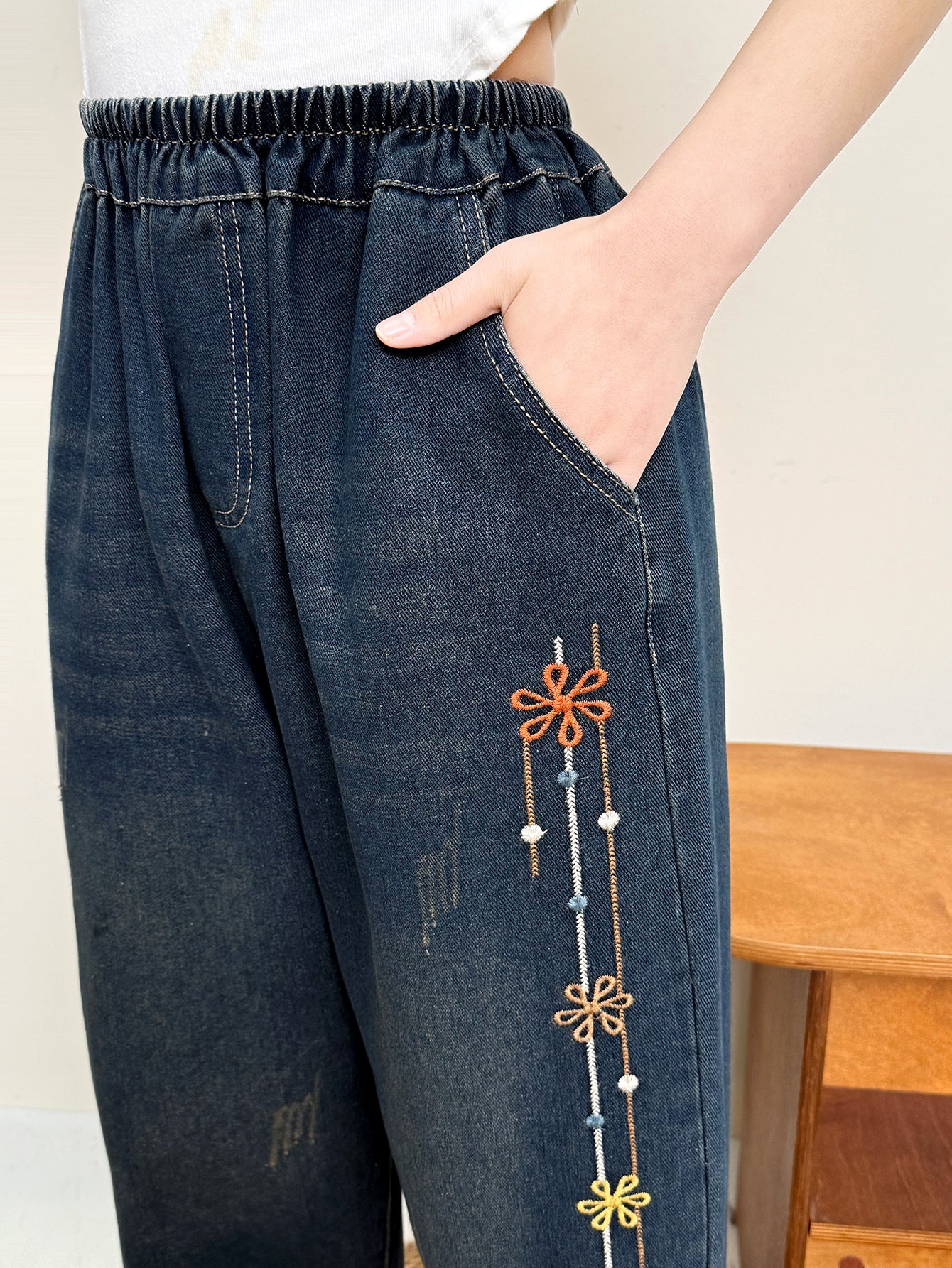 Harem pants with Side embroidery tassel