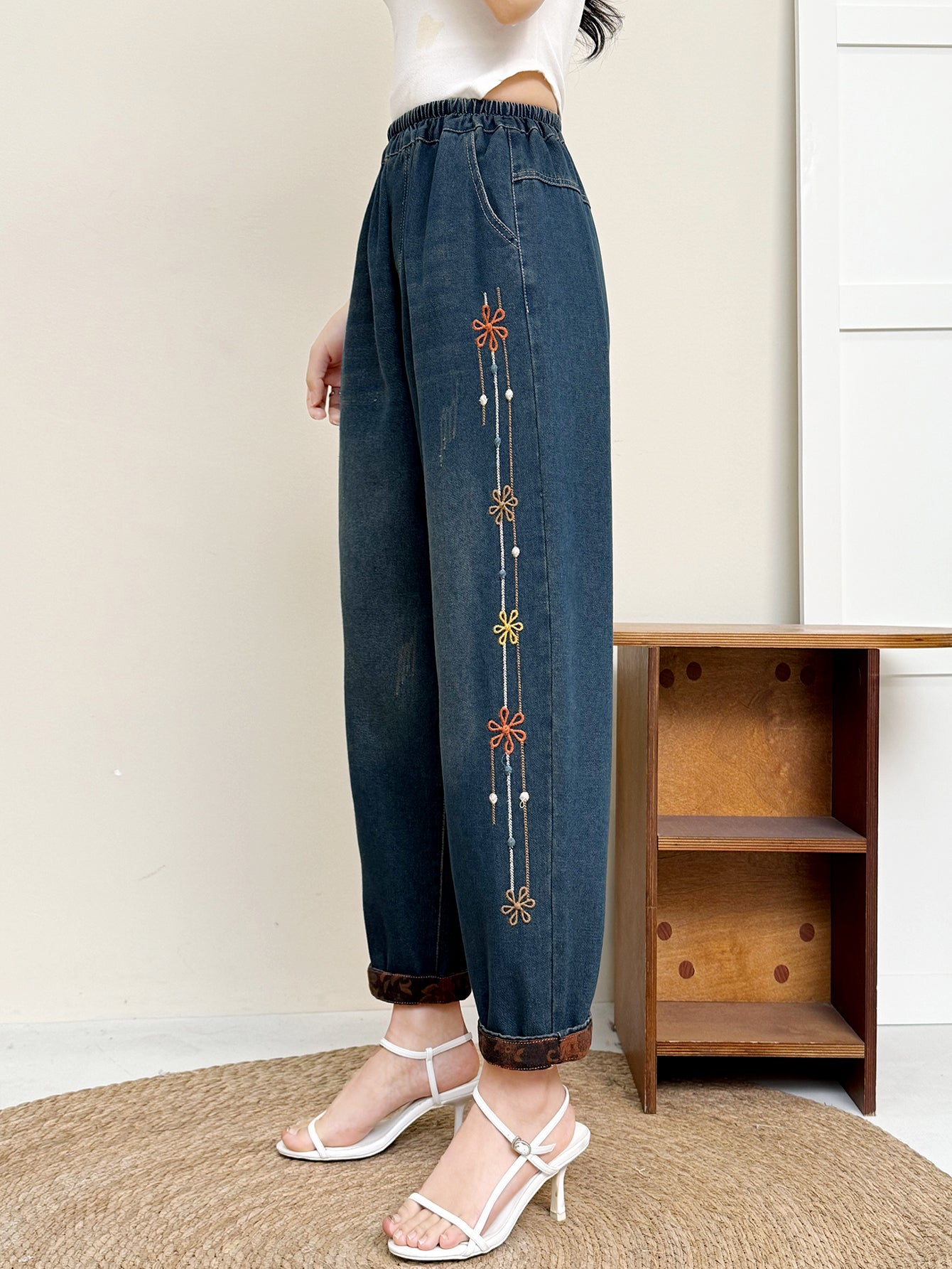 Harem pants with Side embroidery tassel